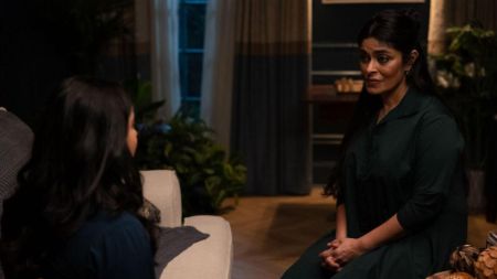 Najma having a conversation with Kamala